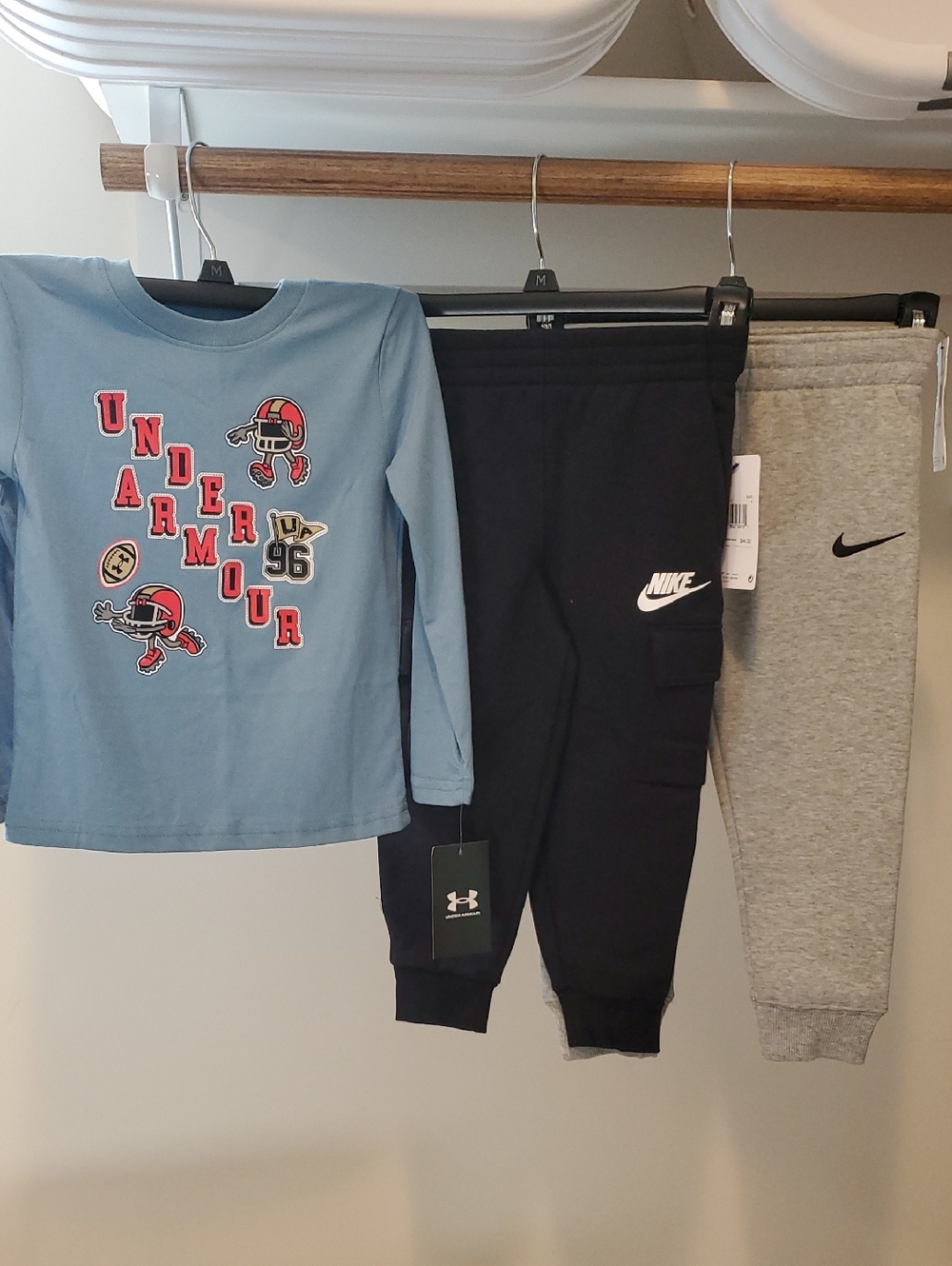 Nike Boys Black & Grey Pants & Under Armour Longsleeve Tee Sz 4 NWT 3 Piece Lot